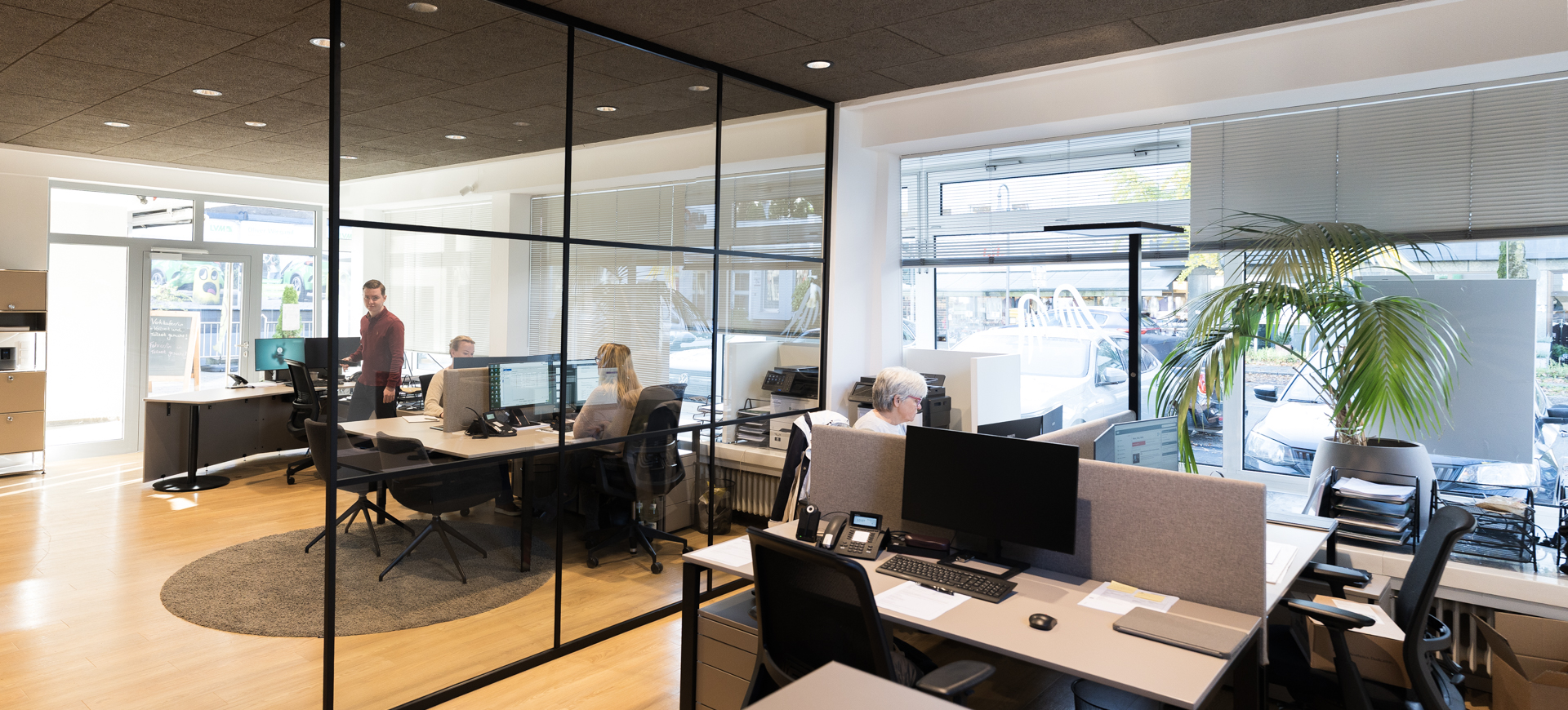 Modern eingerichtetes Büro in der Provinzial.