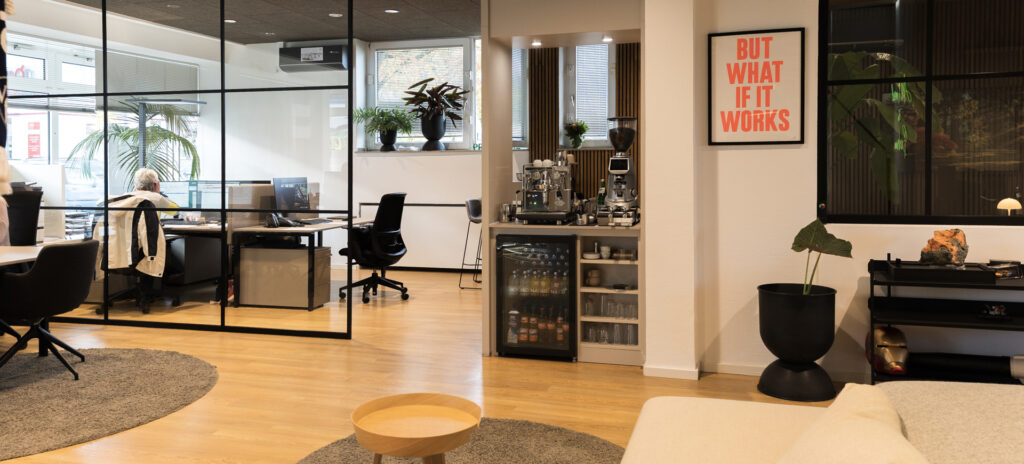 Helles Büro der Provinzial mit freundlicher Atmosphäre.